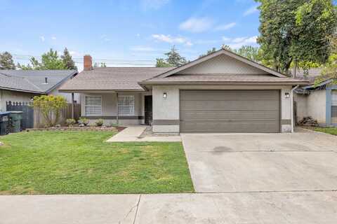 1017 N Oakwood Court, Visalia, CA 93291
