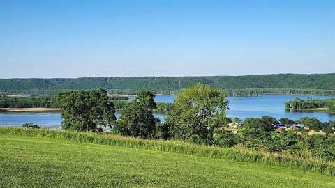 275 Grand Ridge Rim Way, Garnavillo, IA 52049