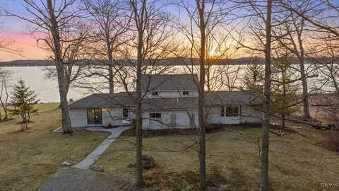7277 Farnham Road, Lysander, NY 13112