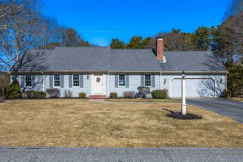 4 Strawberry Lane S, East Dennis, MA 02641