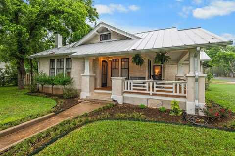 102 Morse St, Fredericksburg, TX 78624