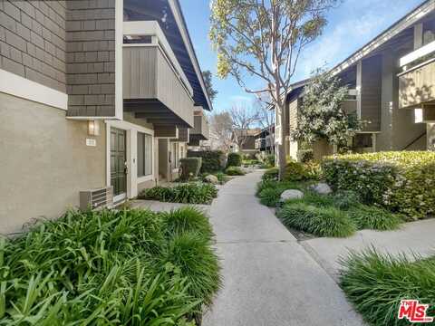 99 Streamwood, Irvine, CA 92620