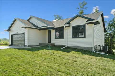 1907 Holly Meadow Avenue SW, Cedar Rapids, IA 52404