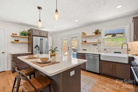 1 Warwick Road, Asheville, NC 28803