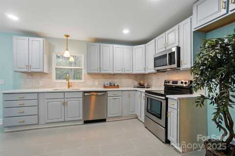 220 E Bell Street, Statesville, NC 28677