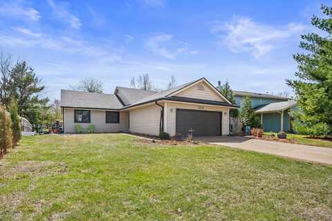 5926 Village Circle, Johnston, IA 50131