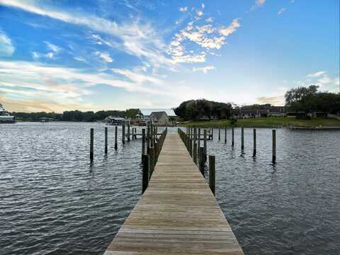 210 Pelham Road, Fort Walton Beach, FL 32547