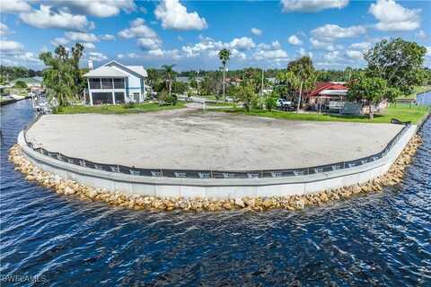 7152 Reymoor Drive, North Fort Myers, FL 33917