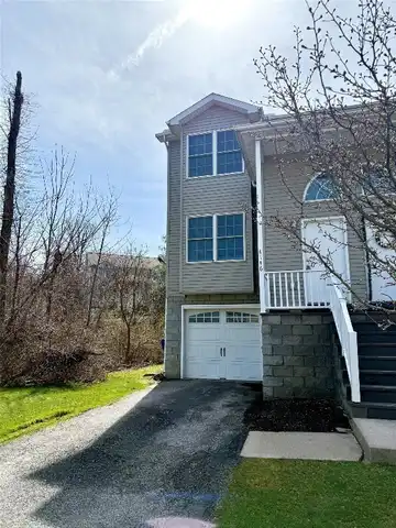 4146 WOOD HILLS Drive, Erie, PA 16510