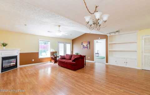 6618 Woods Mill Dr, Louisville, KY 40272