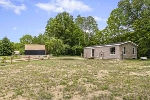 8761 W 48 Road, Wellston, MI 49689