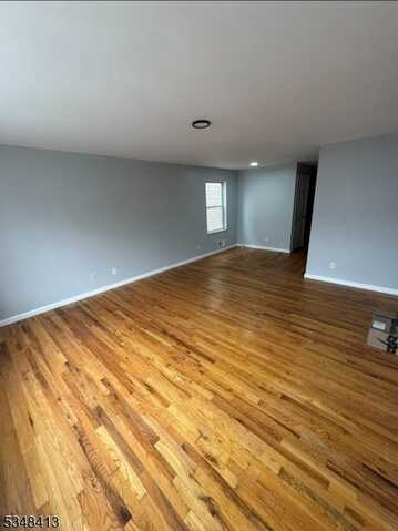 43 Aldine St, Newark, NJ 07112