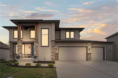 7295 NW Forest Lakes Drive, Parkville, MO 64152