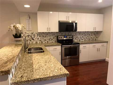 201 Lakeview Drive, Weston, FL 33326