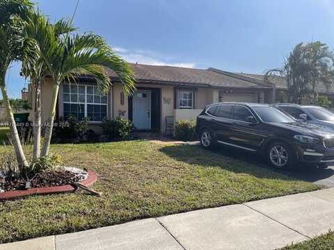 9520 W Daffodil Ln, Miramar, FL 33025