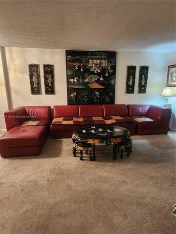 4350 Hillcrest Dr, Hollywood, FL 33021
