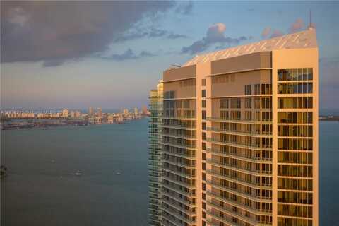 1300 Brickell Bay Dr, Miami, FL 33131
