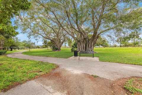 1101 Hillcrest Ct, Hollywood, FL 33021
