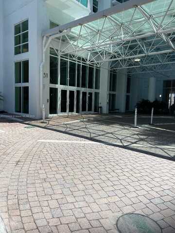 31 SE 5th St, Miami, FL 33131