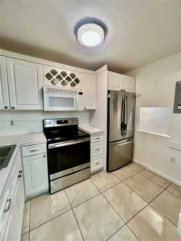 8460 Sunrise Lakes Blvd, Sunrise, FL 33322
