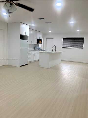 512 SW 2nd Ave, Hallandale Beach, FL 33009