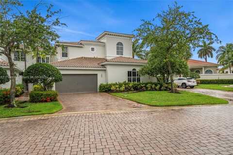 896 W Spinnaker Dr W, Hollywood, FL 33019