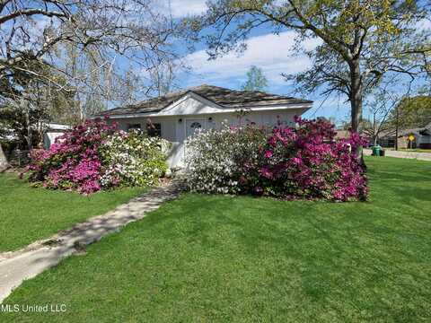 221 S Curran Avenue, Picayune, MS 39466