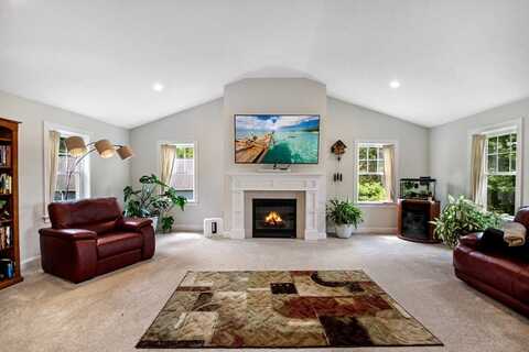 585 Chestnut Street, Ashland, MA 01721
