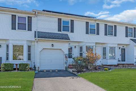 69 Carriage Lane, Englishtown, NJ 07726