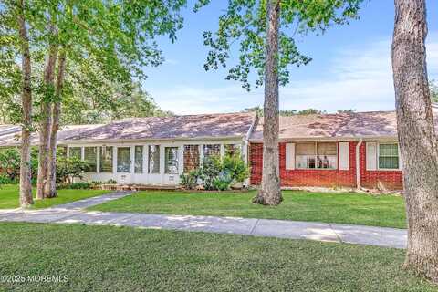 37d Cambridge Court, Lakewood, NJ 08701