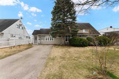 32 Pewter Lane, Hicksville, NY 11801