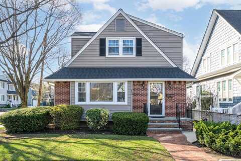 258 Crocus Avenue, Floral Park, NY 11001