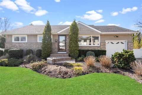 6 Georgia Lane, Plainview, NY 11803