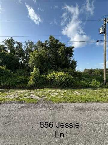 656 Jessie, LEHIGH ACRES, FL 33972