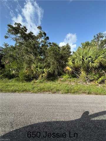 650 Jessie, LEHIGH ACRES, FL 33972