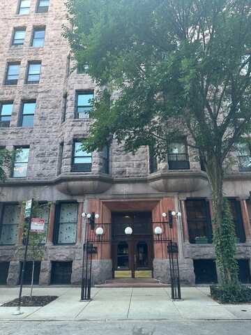 2800 N Pine Grove Avenue, Chicago, IL 60657