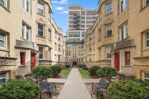 6811 N Lakewood Avenue, Chicago, IL 60626
