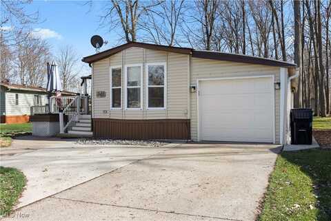 241 Twin Lake Dr, Elyria, OH 44035