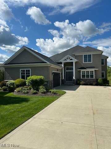 450 Acacia Circle, Lyndhurst, OH 44124