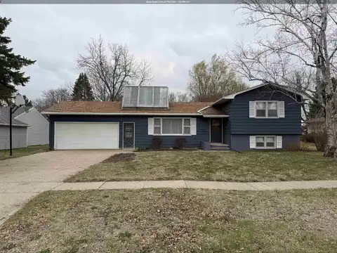946 E Lewis St., Vermillion, SD 57069