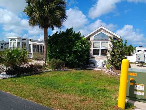 1000 Wiggins Pass Rd L-7, Naples, FL 34110