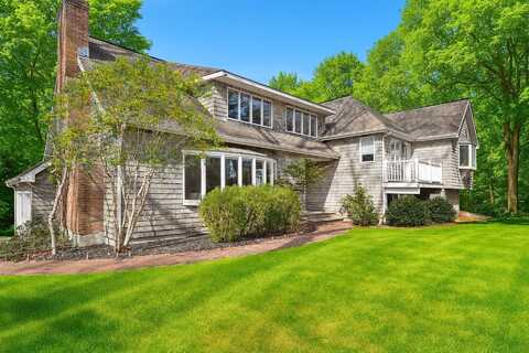 25 White Oak Lane, Southampton, NY 11968