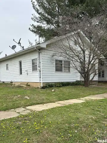 303 S Emma Street, Christopher, IL 62822