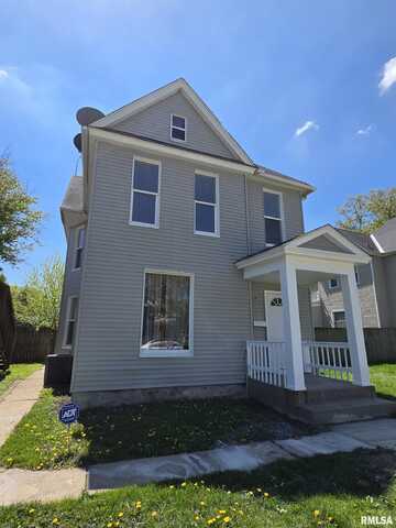2141 W 4TH Street, Davenport, IA 52802