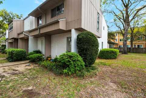 3400 Wimbledon Dr, Pensacola, FL 32504