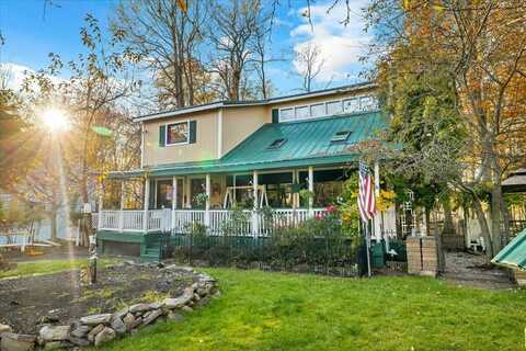 893 Country Place Drive, Tobyhanna, PA 18466
