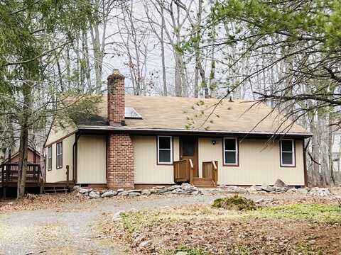 1122 Seven Nations Lane, Tobyhanna, PA 18466