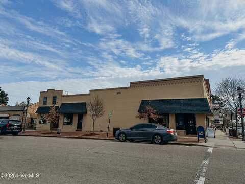 107 W New Hampshire Avenue, Southern Pines, NC 28387