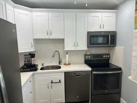7410 NW 1st St, Margate, FL 33063