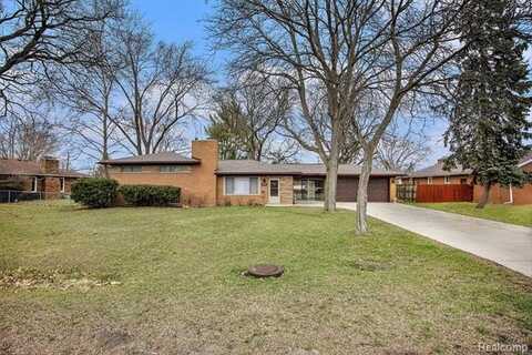 19035 DIXIE Drive, Clinton Township, MI 48035